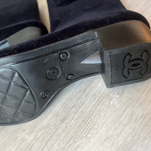 Chanel Black Camelia Rain Boots - Picture 4 of 5